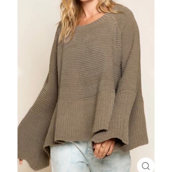 Pol Sweaters - Pol Relaxed Fit Scallop Edge Long Bell Sleeve Knit Sweater Large.